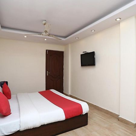 Oyo 4956 Hotel Maharaja Palace Канпур Экстерьер фото