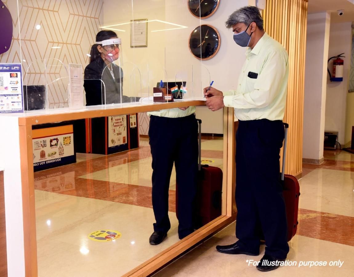 Oyo 4956 Hotel Maharaja Palace Канпур Экстерьер фото