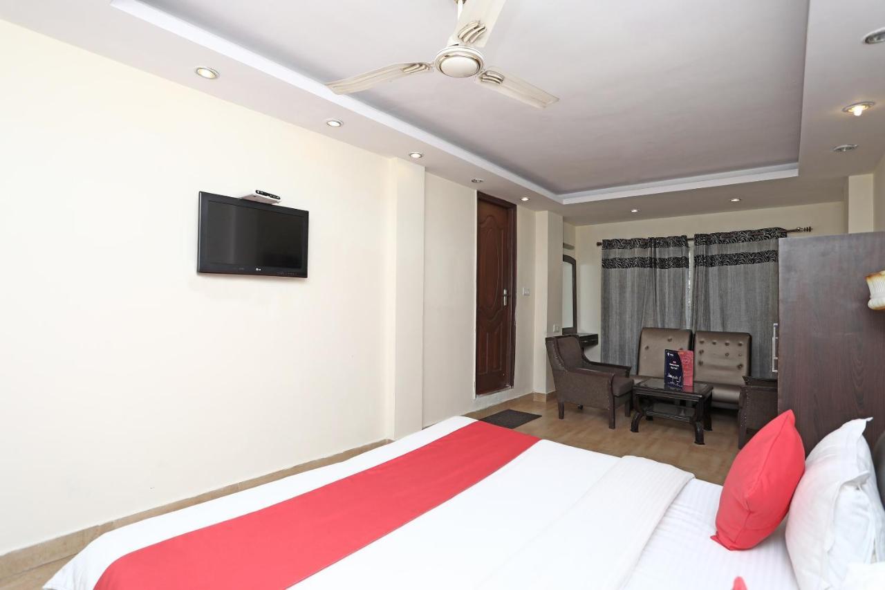 Oyo 4956 Hotel Maharaja Palace Канпур Экстерьер фото