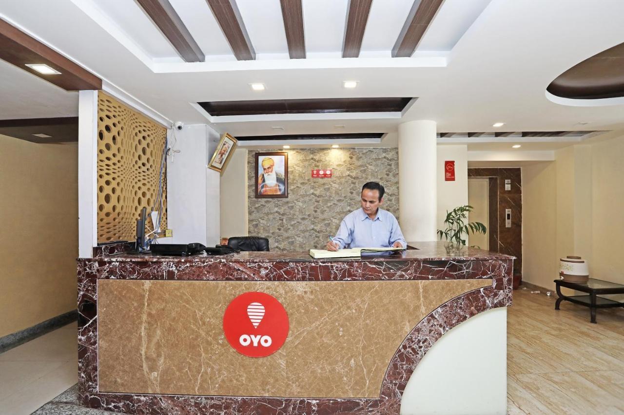 Oyo 4956 Hotel Maharaja Palace Канпур Экстерьер фото