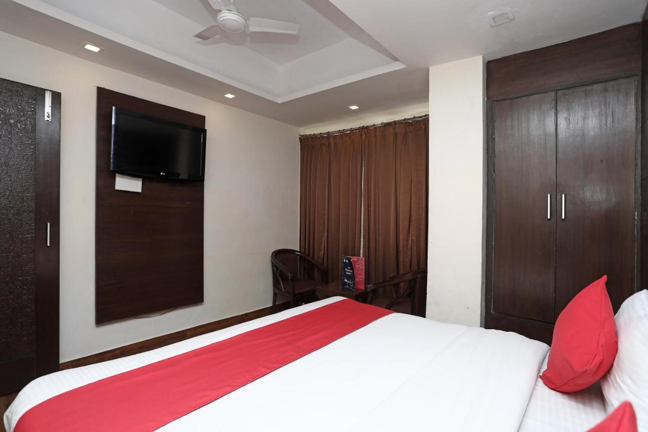 Oyo 4956 Hotel Maharaja Palace Канпур Экстерьер фото